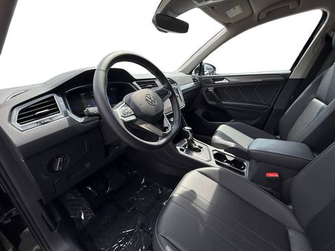 Used 2023 Volkswagen Tiguan SE FWD image 13