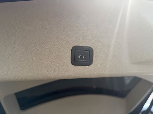 Used 2016 Cadillac SRX Luxury w/ Driver Awareness Package FWD image 11