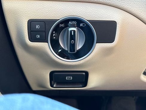 Used 2017 Mercedes-Benz GLA 250 4MATIC image 34