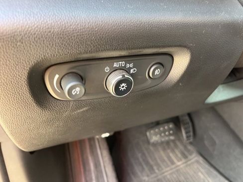 Used 2020 Chevrolet Traverse Premier image 18