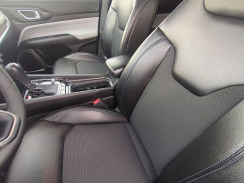 Used 2023 Jeep Compass Latitude image 27