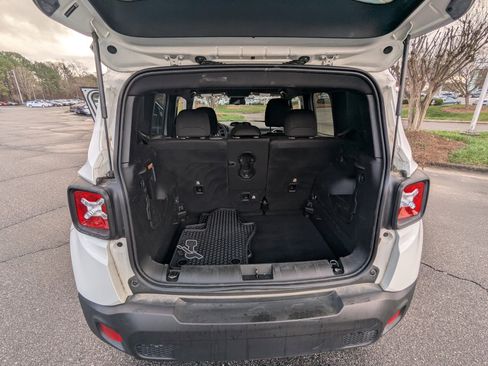 Certified 2022 Jeep Renegade Altitude w/ Convenience Group image 14