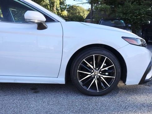 Used 2024 Toyota Camry SE image 10