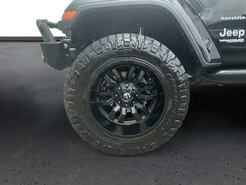 Used 2019 Jeep Wrangler Unlimited Sahara w/ Safety Group AWD/4WD image 13