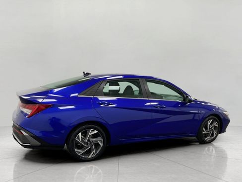 Certified 2025 Hyundai Elantra SEL FWD image 2