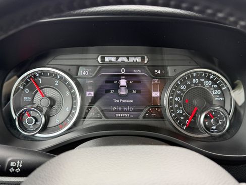 Used 2021 RAM 1500 Laramie AWD/4WD image 7