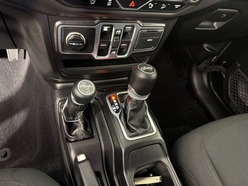 Used 2018 Jeep Wrangler Unlimited Sport S AWD/4WD image 18
