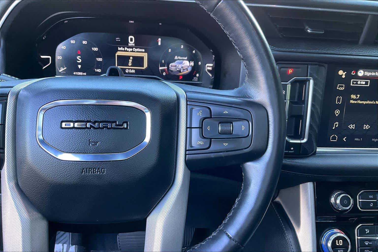 Used 2024 GMC Yukon Denali w/ Advanced Technology Package AWD/4WD image 24