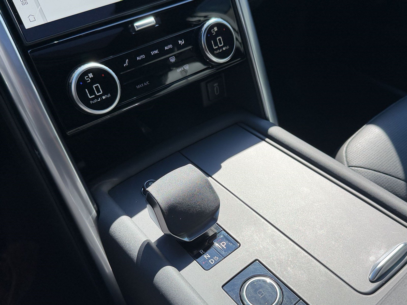New 2026 Land Rover Discovery Limited Edition AWD/4WD image 18