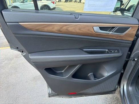 Used 2025 Volkswagen Atlas SE image 25