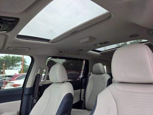 Certified 2025 Kia Carnival SX Prestige FWD image 26