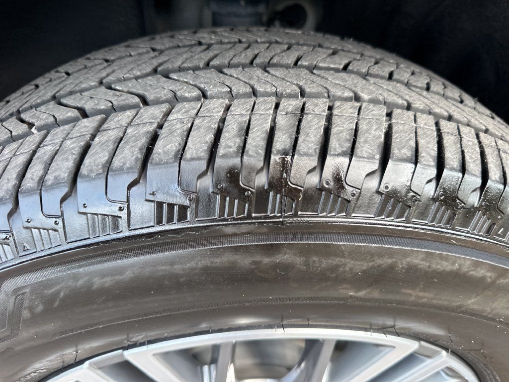 Used 2025 Chevrolet Traverse LT w/ LPO, Floor Liner Package FWD image 14