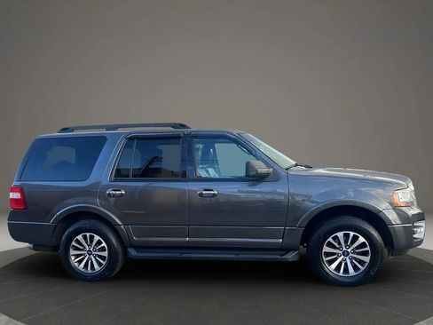 Used 2017 Ford Expedition XLT w/ Equipment Group 202A image 4
