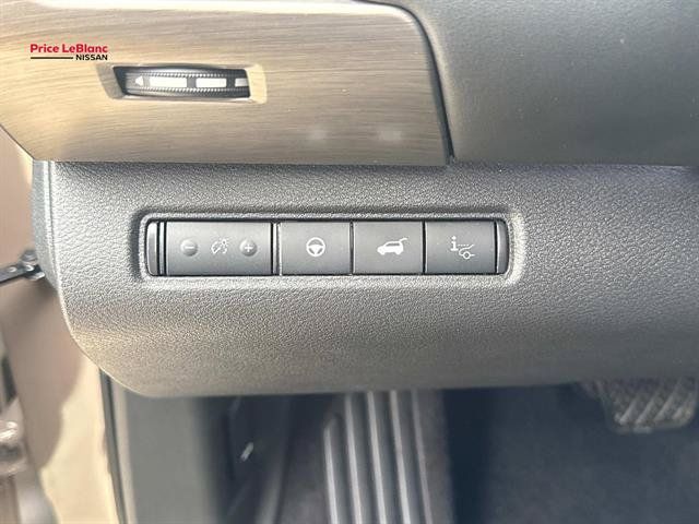 Certified 2025 Nissan Pathfinder Platinum w/ Cargo Package FWD image 19