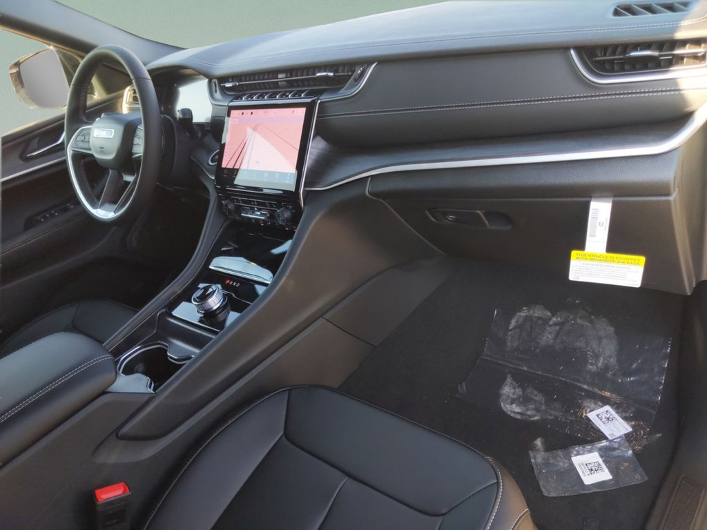 New 2025 Jeep Grand Cherokee Limited w/ Black Appearance Package RWD image 31