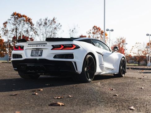 Used 2024 Chevrolet Corvette Z06 w/ Stealth Interior Trim Package RWD image 32