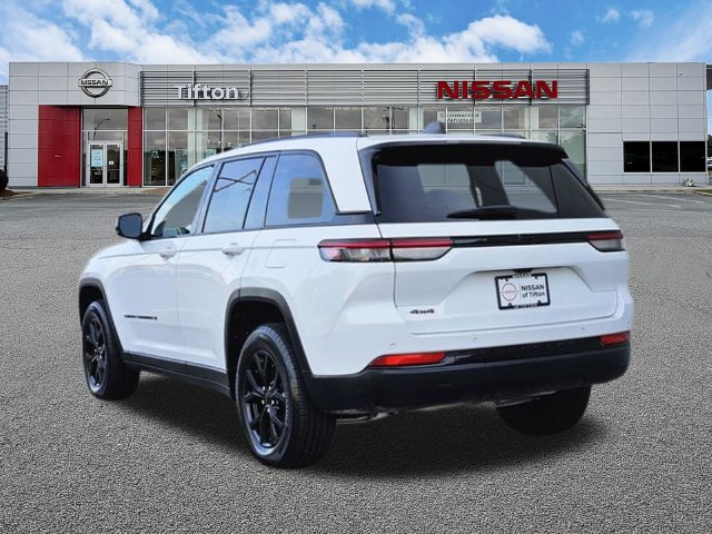 Used 2025 Jeep Grand Cherokee Altitude AWD/4WD image 6