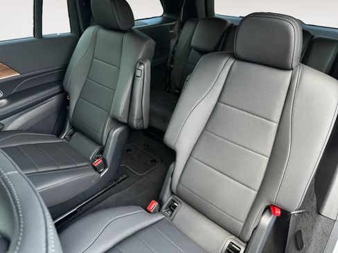 Used 2025 Mercedes-Benz GLS 450 4MATIC image 13
