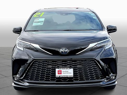 Used 2021 Toyota Sienna XSE w/ XSE Plus Package image 3