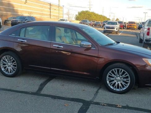 Used 2012 Chrysler 200 Limited image 9