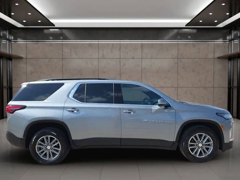 Used 2023 Chevrolet Traverse LT FWD image 9