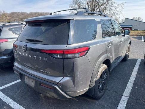 Used 2022 Nissan Pathfinder SV image 4
