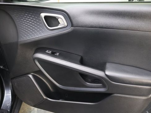 Used 2020 Kia Soul S FWD image 12