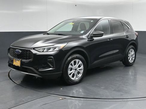 Certified 2024 Ford Escape Active AWD/4WD image 3