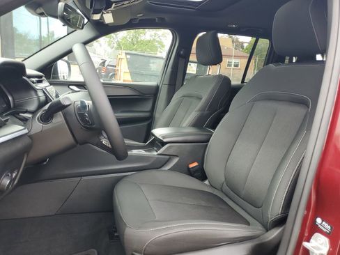 Used 2024 Jeep Grand Cherokee Laredo X AWD/4WD image 19