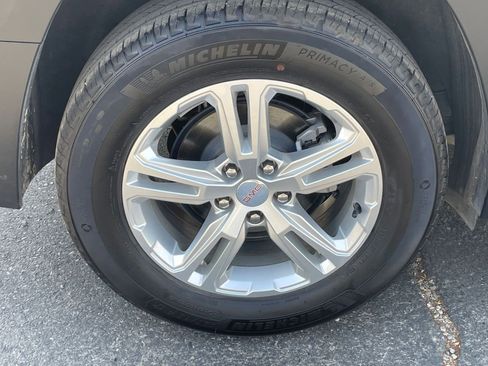 Used 2024 GMC Terrain SLE image 28