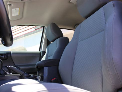Used 2020 Toyota Tacoma SR AWD/4WD image 18