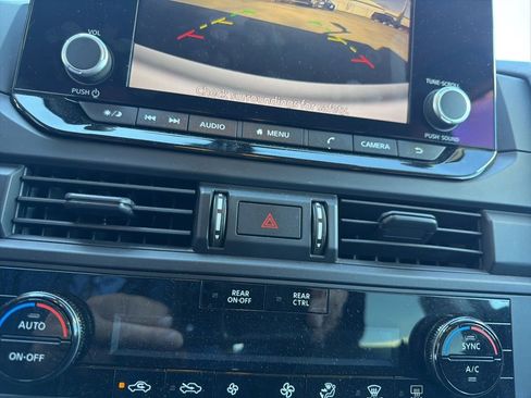 Used 2023 Nissan Pathfinder S image 16