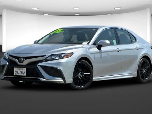 Used 2023 Toyota Camry XSE image 2