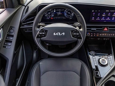 Certified 2024 Kia Niro Wind image 17