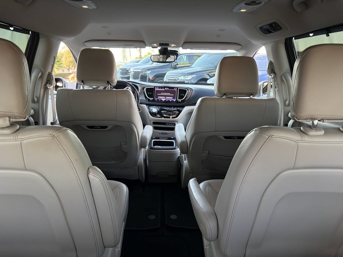 Used 2021 Chrysler Pacifica Touring-L FWD image 22