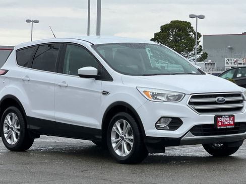 Used 2017 Ford Escape SE AWD/4WD image 5