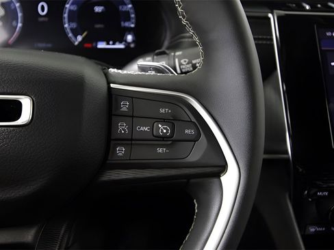 Used 2024 Jeep Grand Cherokee Altitude image 30