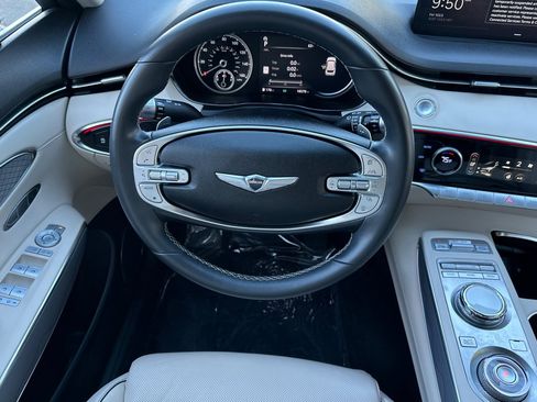 Used 2023 Genesis GV70 2.5T w/ Advanced Package image 15