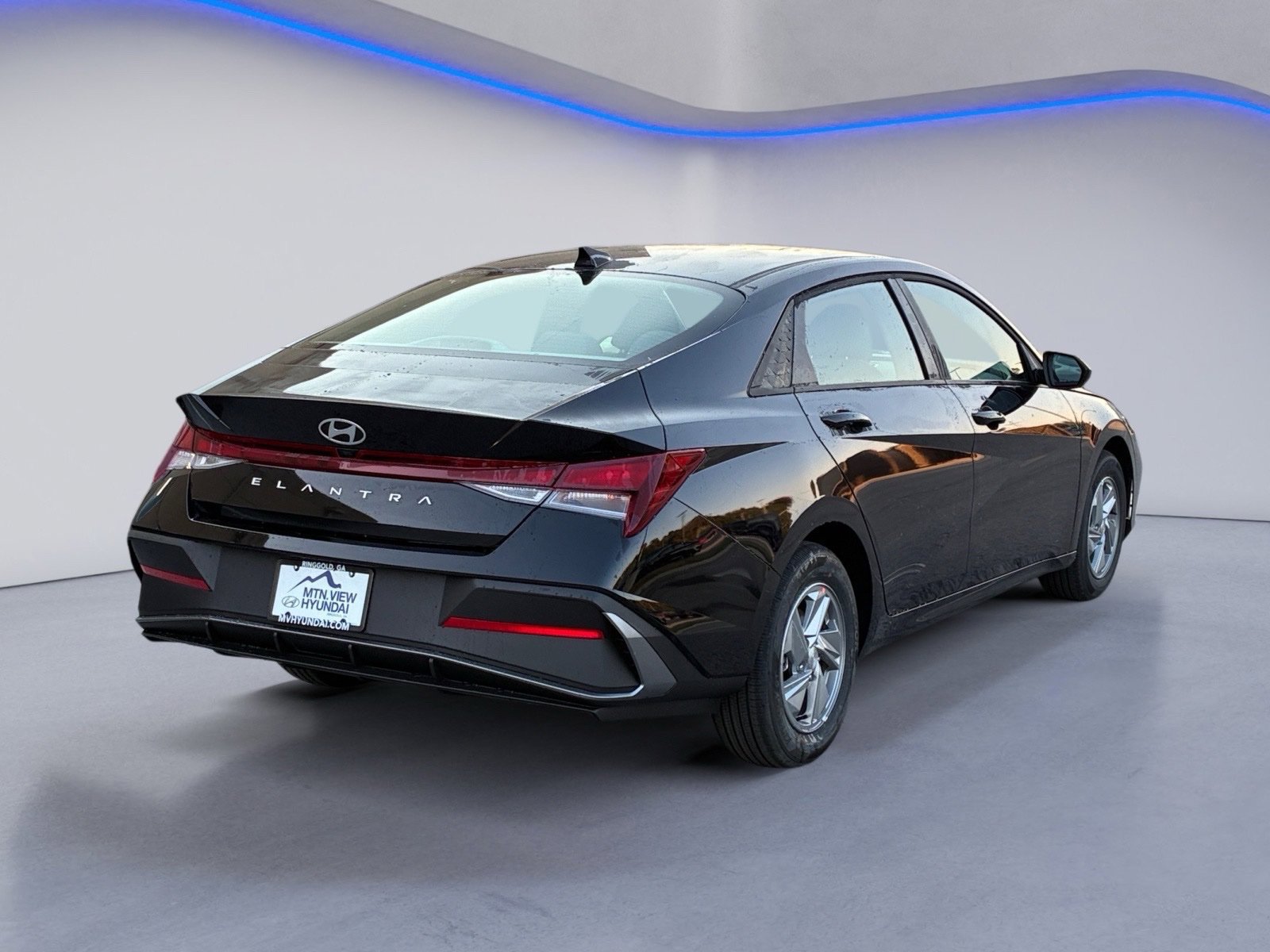 New 2026 Hyundai Elantra SE FWD image 3