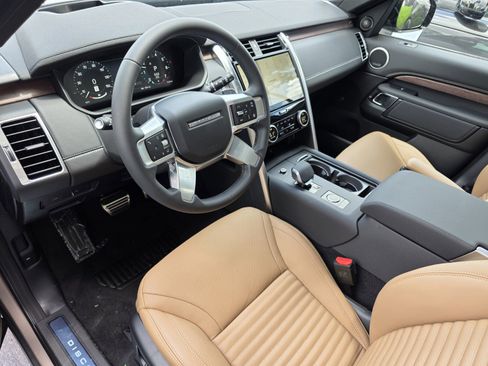 Used 2026 Land Rover Discovery Dynamic SE AWD/4WD image 11