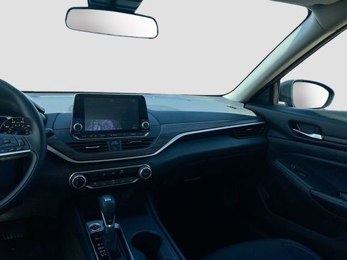 Used 2025 Nissan Altima 2.5 SV image 23