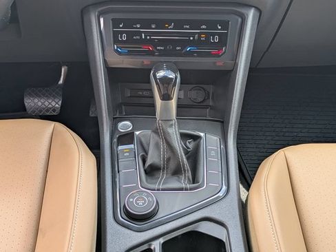 Used 2022 Volkswagen Tiguan SE AWD/4WD image 21