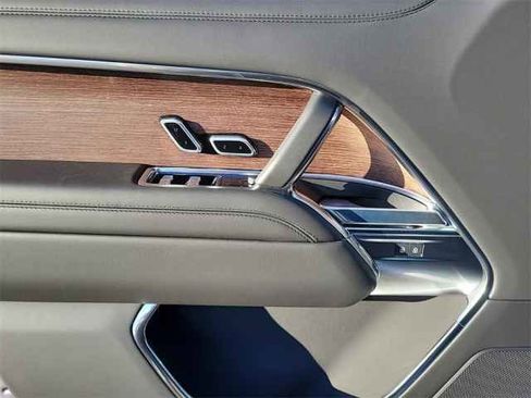 New 2025 Land Rover Range Rover SE image 14