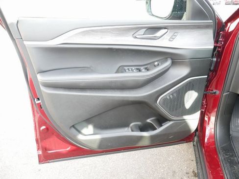 New 2025 Jeep Grand Cherokee L Limited w/ Luxury Tech Group II image 13