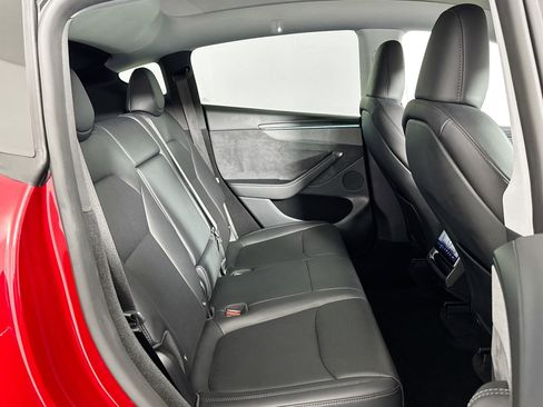 Used 2026 Tesla Model Y Long Range image 40