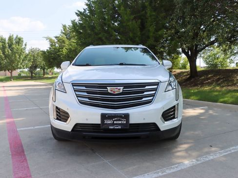Used 2018 Cadillac XT5 Luxury w/ LPO, Wheel Lock Package FWD image 2