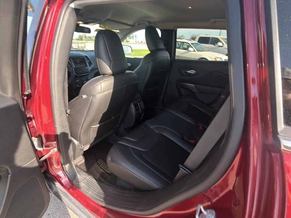 Used 2019 Jeep Cherokee Latitude Plus w/ Cold Weather Group AWD/4WD image 21