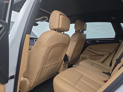 Used 2018 Porsche Macan S image 48