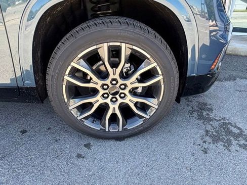 New 2026 GMC Acadia Denali Ultimate w/ LPO, Floor Liner Package AWD/4WD image 3