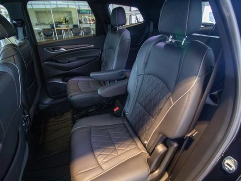 Used 2023 Buick Enclave Avenir w/ Avenir Technology Package image 18